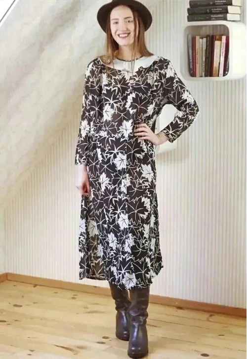 Black and white leaves belted white collar dress
