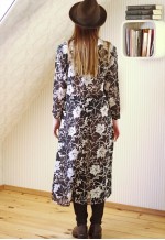 Black and white leaves belted white collar dress